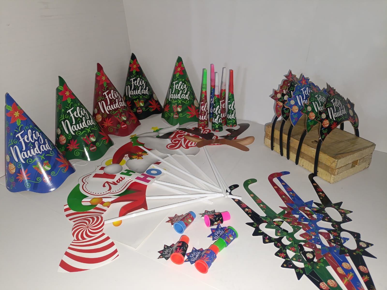 Kit Posada 30 Accesorios Festivos para 5 Personas